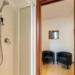 Guesthost - Piazza Bologna Apartman